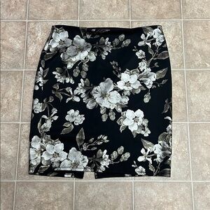🧡2/$20 #94 Carole Wren Black and Gray metallic floral skirt SIZE XL